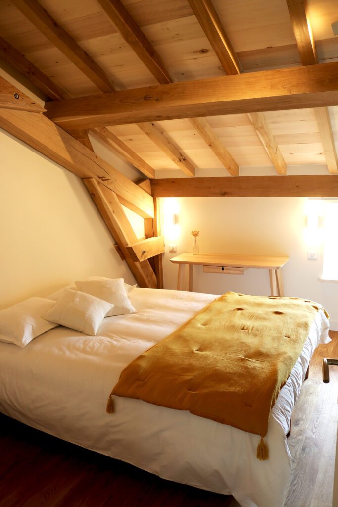 chambre avec bureau